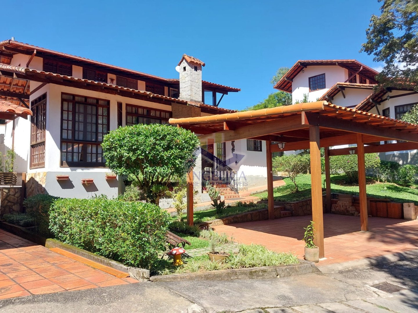 Casa para venda - Santa Elisa, Nova Friburgo - RJ. Valor para venda: R$ 1.000.000,00.