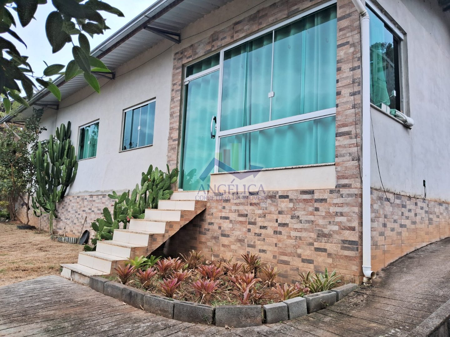 Casa para venda - Nova Suíça, Nova Friburgo - RJ. Valor para venda: R$ 450.000,00.