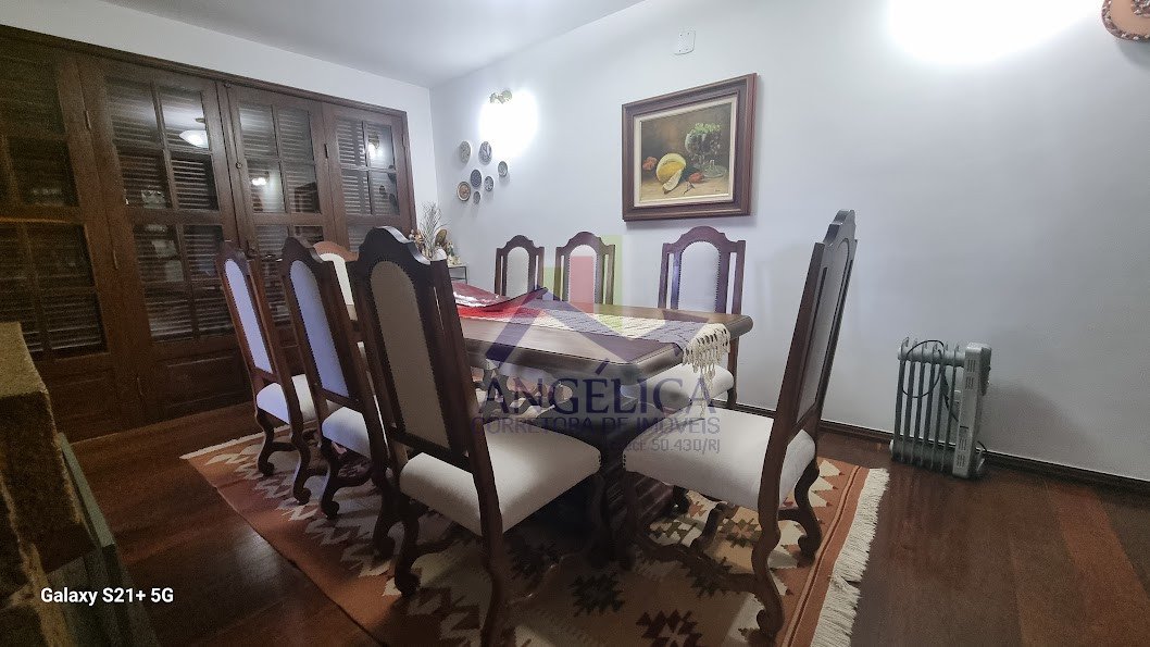 Casa para venda - Santa Elisa, Nova Friburgo - RJ. Valor para venda: R$ 1.800.000,00.
