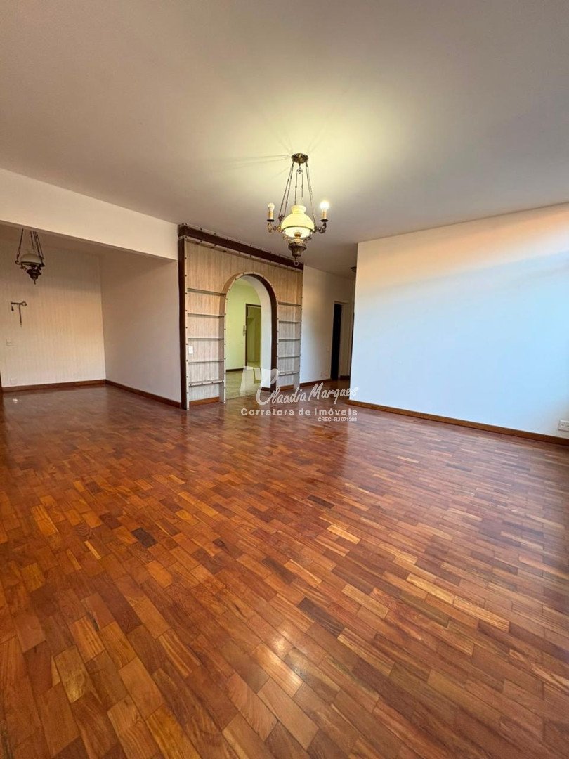 Apartamento para venda - Centro, Nova Friburgo - RJ. Valor para venda: R$ 690.000,00.