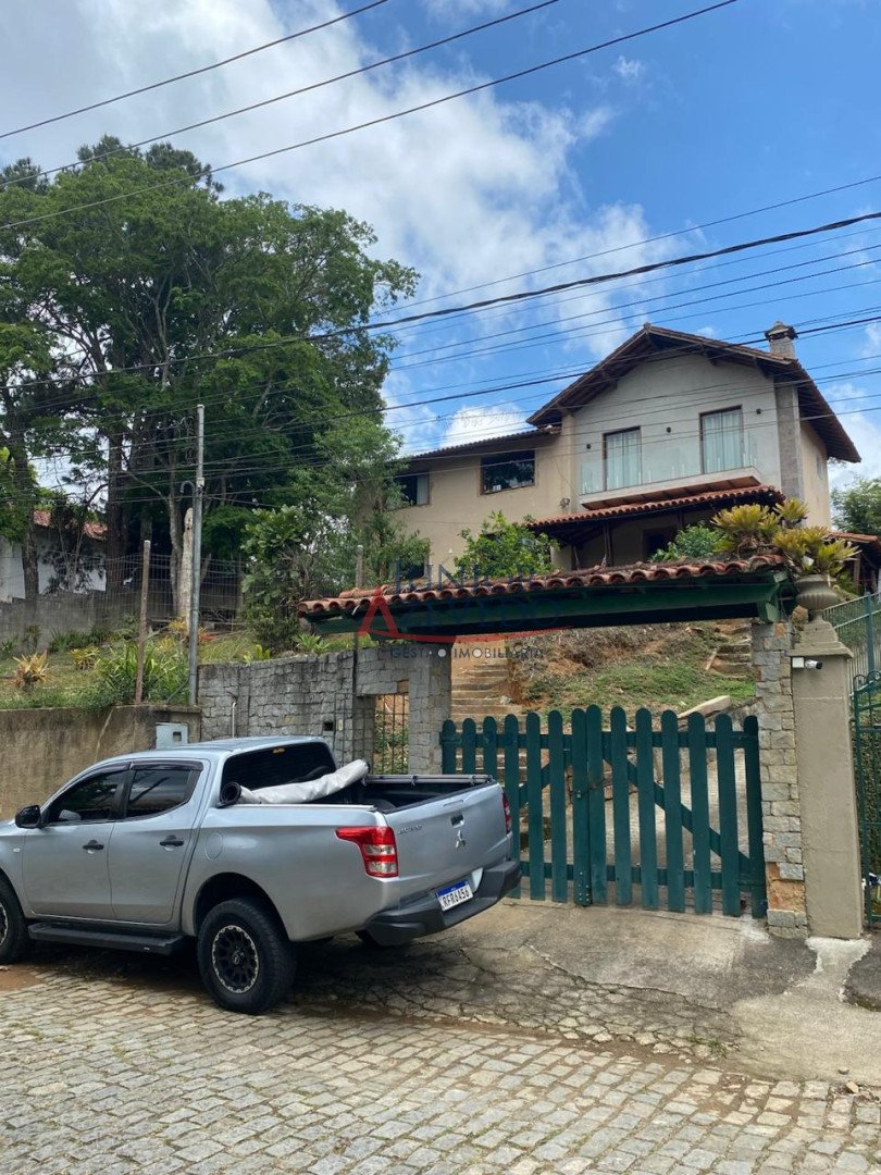 Casa para venda - Santa Elisa, Nova Friburgo - RJ. Valor para venda: R$ 1.300.000,00.