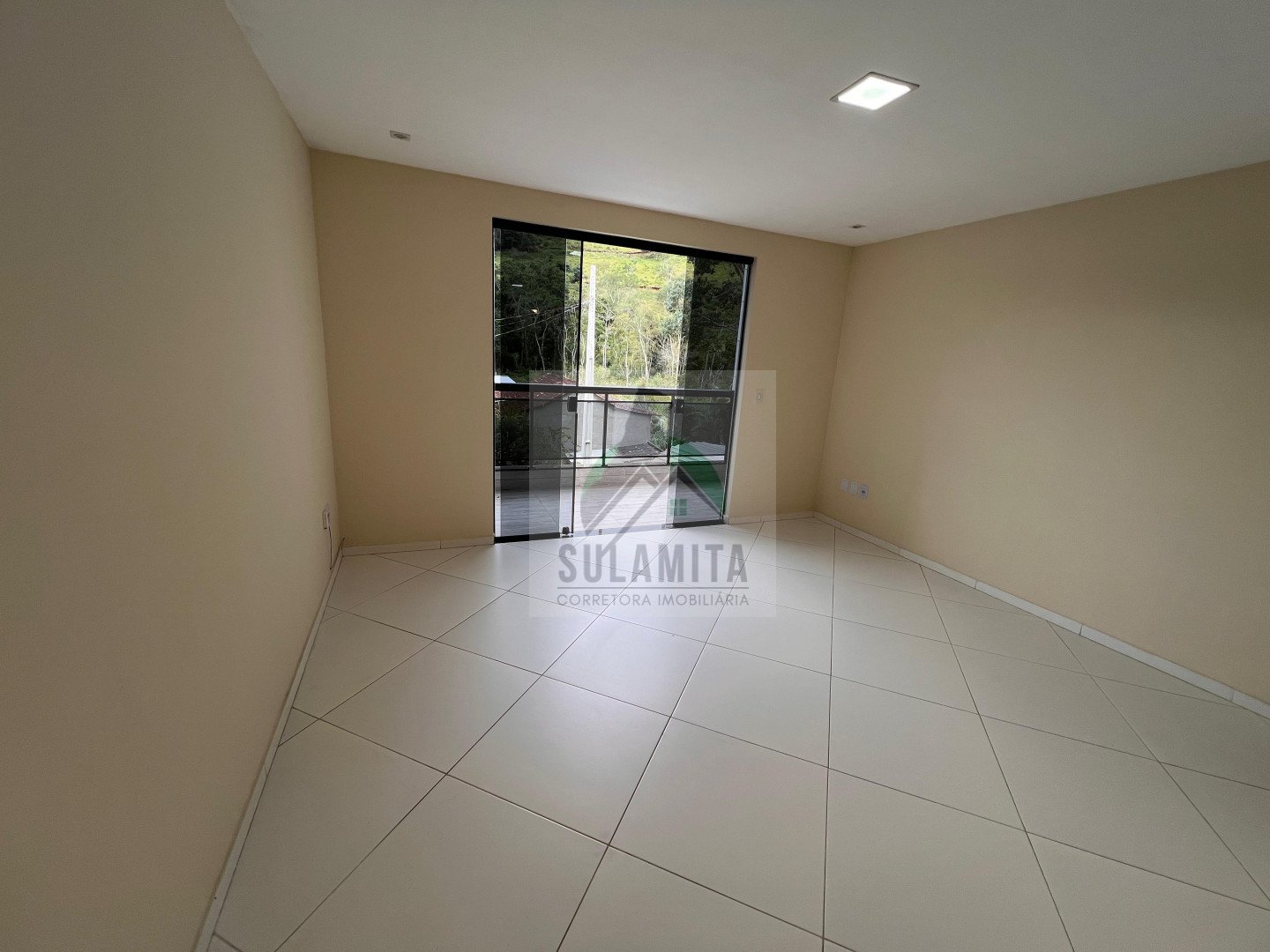 Apartamento para venda - Nova Suíça, Nova Friburgo - RJ. Valor para venda: R$ 200.000,00.