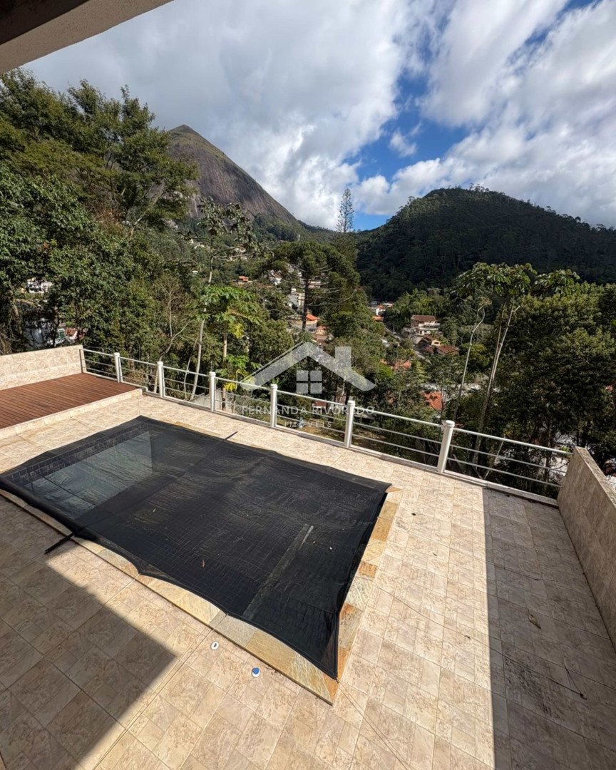Casa em condomínio para venda - Vale dos Pinheiros, Nova Friburgo - RJ. Valor para venda: R$ 1.050.000,00.
