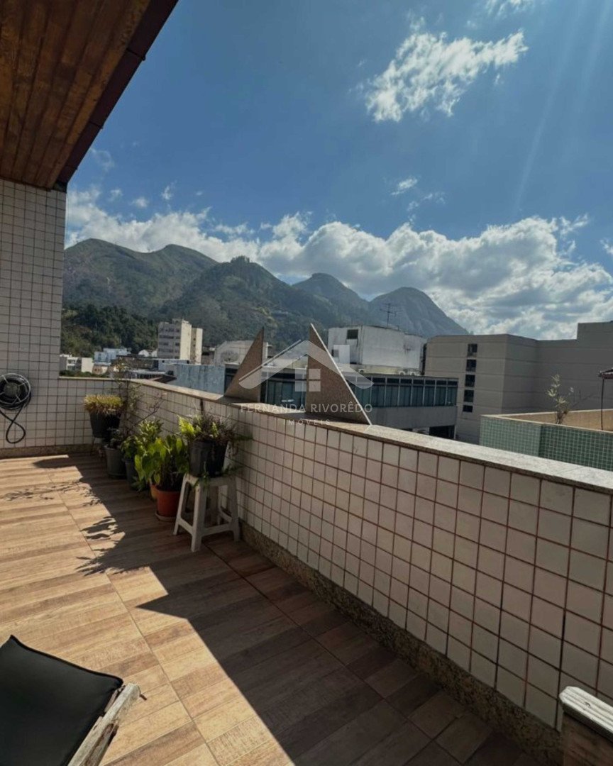 Cobertura para venda ou aluguel - Centro, Nova Friburgo - RJ. Valor para venda: R$ 750.000,00. Valor de aluguel: R$ 3.000,00.