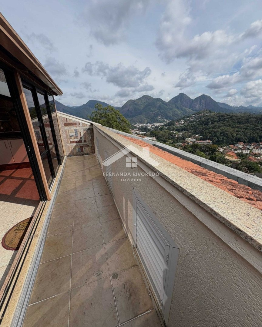 Cobertura para venda ou aluguel - Braunes, Nova Friburgo - RJ. Valor para venda: R$ 990.000,00. Valor de aluguel: R$ 3.300,00.