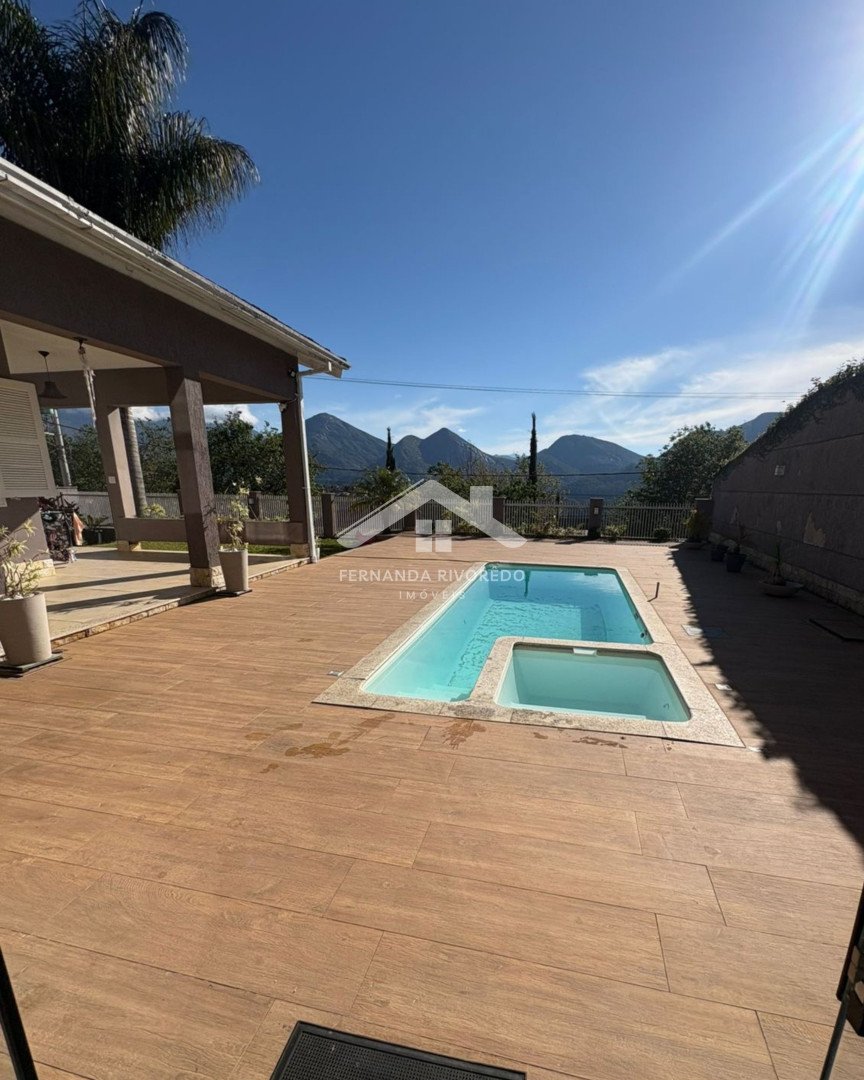 Casa para venda ou aluguel - Braunes, Nova Friburgo - RJ. Valor para venda: R$ 2.100.000,00. Valor de aluguel: R$ 7.000,00.