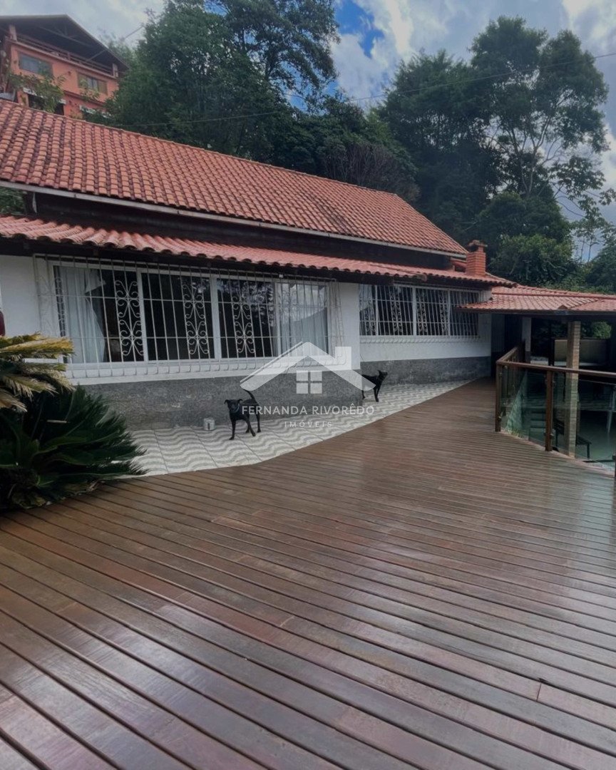 Casa para venda ou aluguel - Mury, Nova Friburgo - RJ. Valor para venda: R$ 850.000,00. Valor de aluguel: R$ 4.500,00.