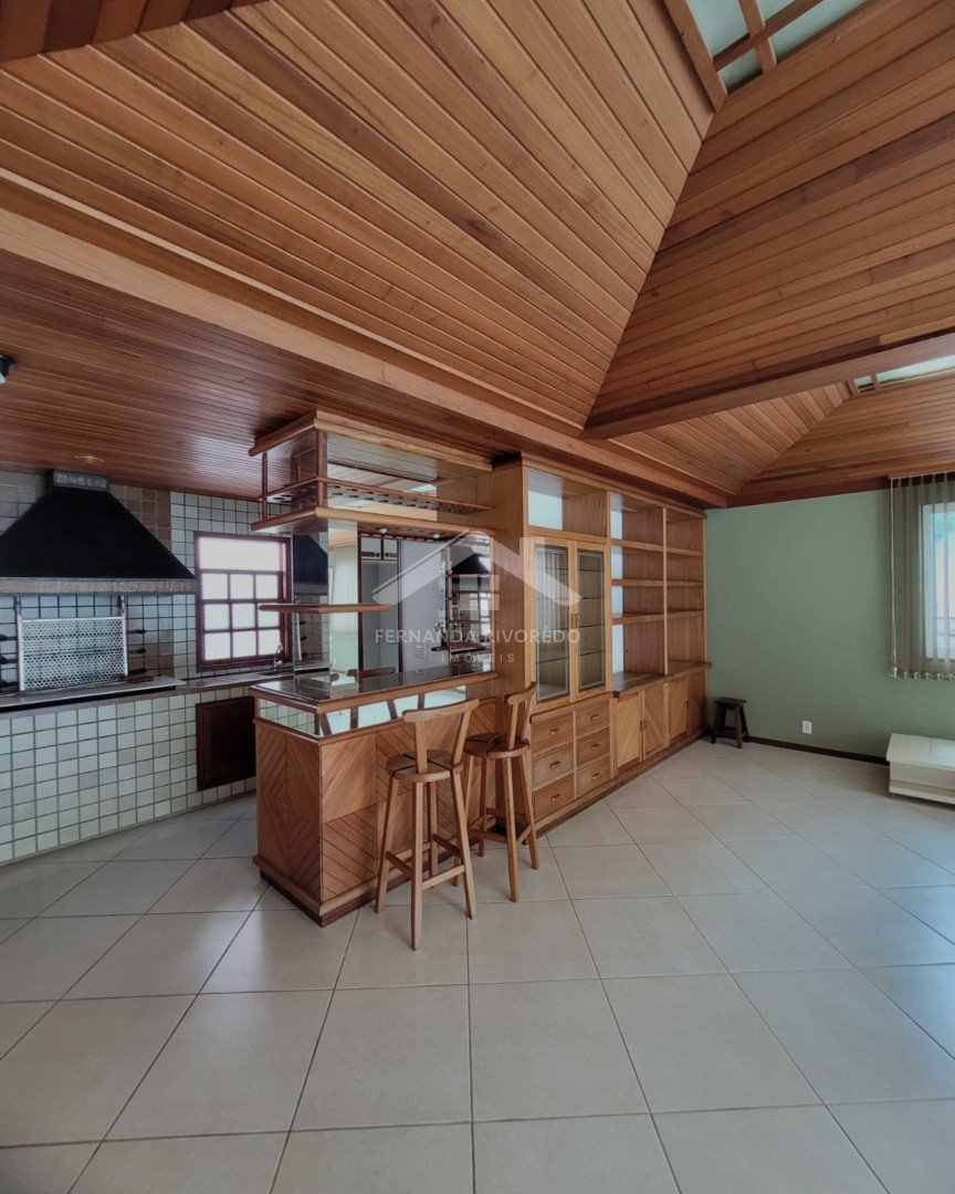 Casa para venda ou aluguel - Centro, Nova Friburgo - RJ. Valor para venda: R$ 4.500.000,00. Valor de aluguel: R$ 10.000,00.