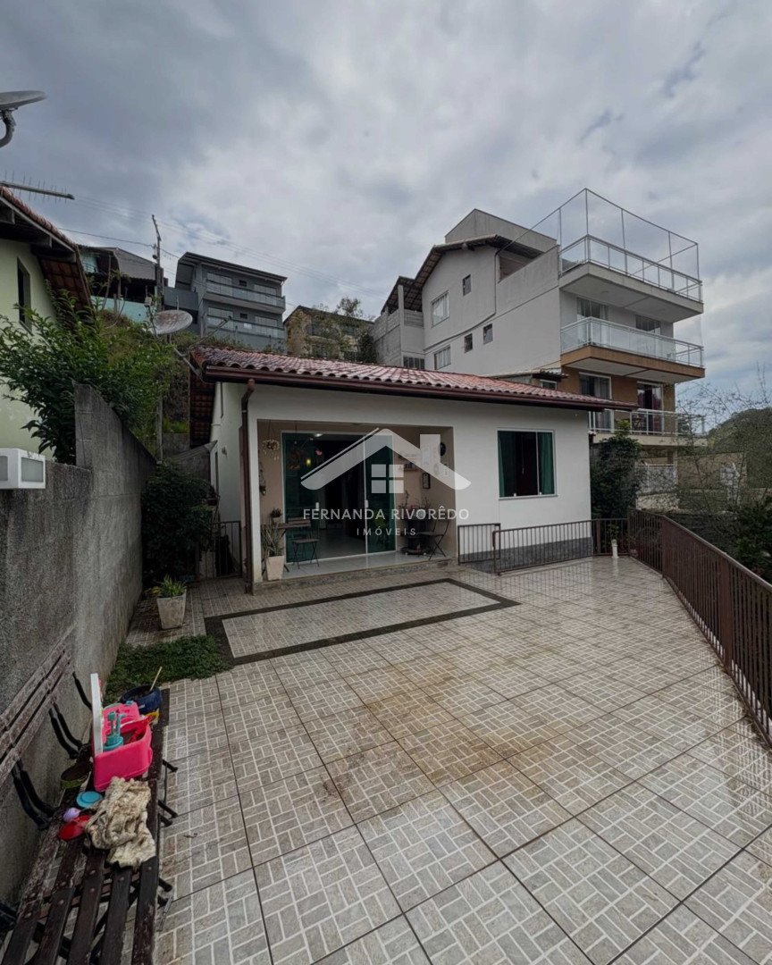 Casa para venda - Parada Folly, Nova Friburgo - RJ. Valor para venda: R$ 420.000,00.