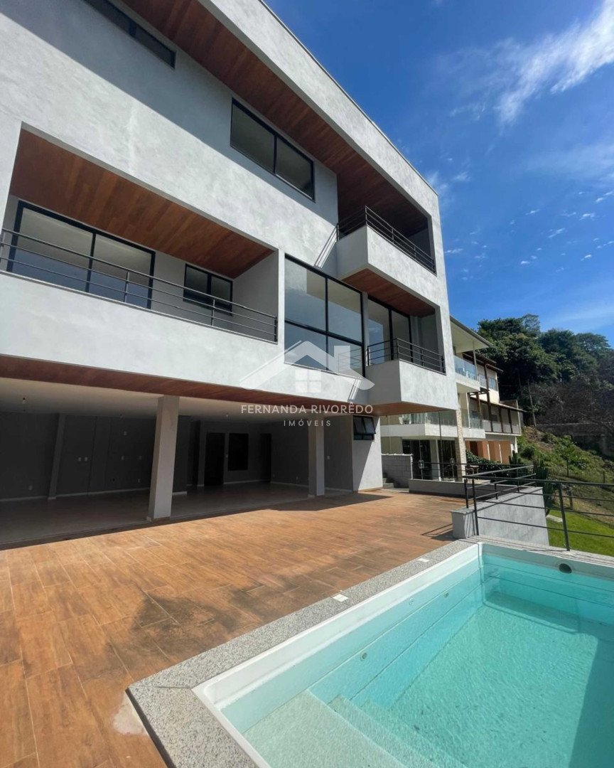 Casa em condomínio para venda - Cônego, Nova Friburgo - RJ. Valor para venda: R$ 1.830.000,00.