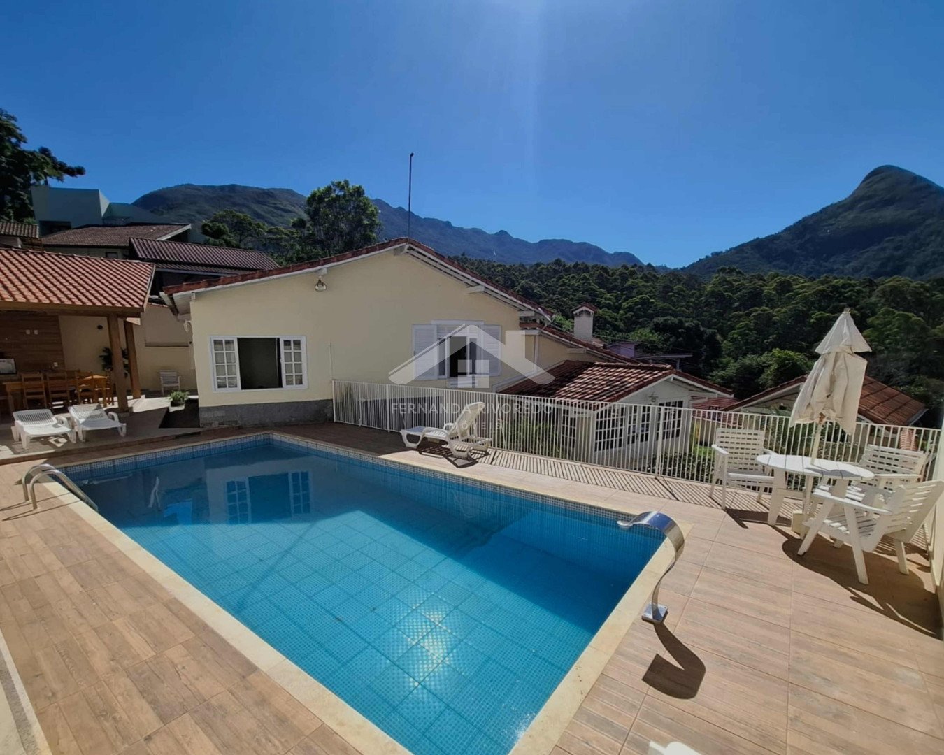 Casa para venda - Cascatinha, Nova Friburgo - RJ. Valor para venda: R$ 1.050.000,00.